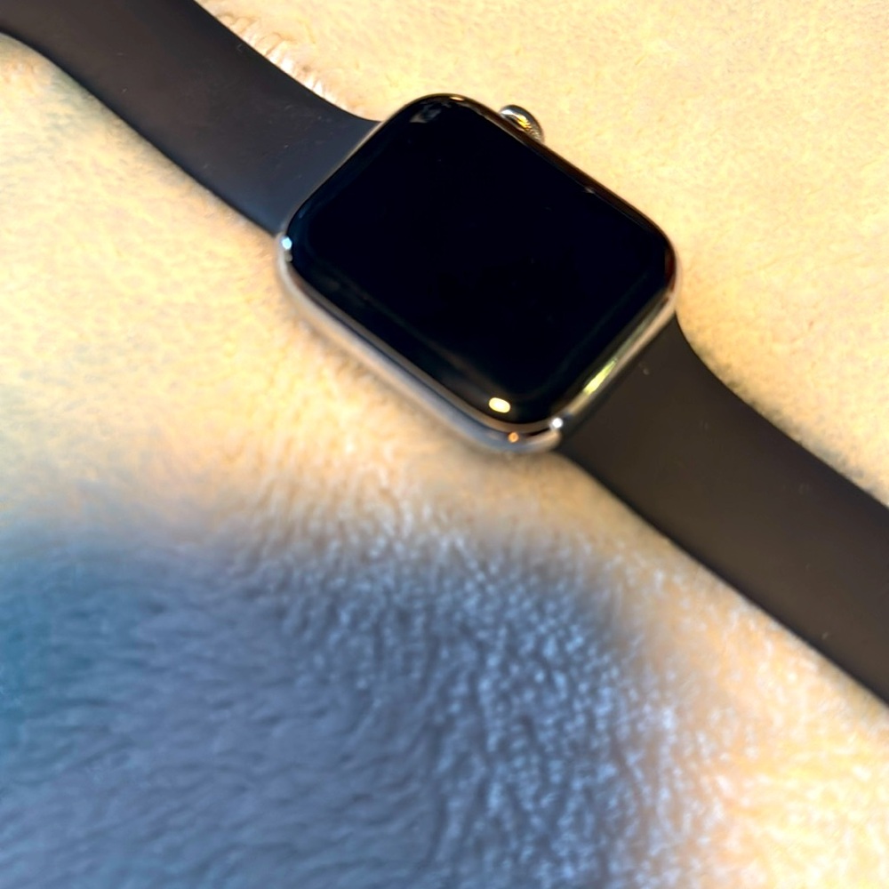 Apple Watch Series 7 gps and cellular.